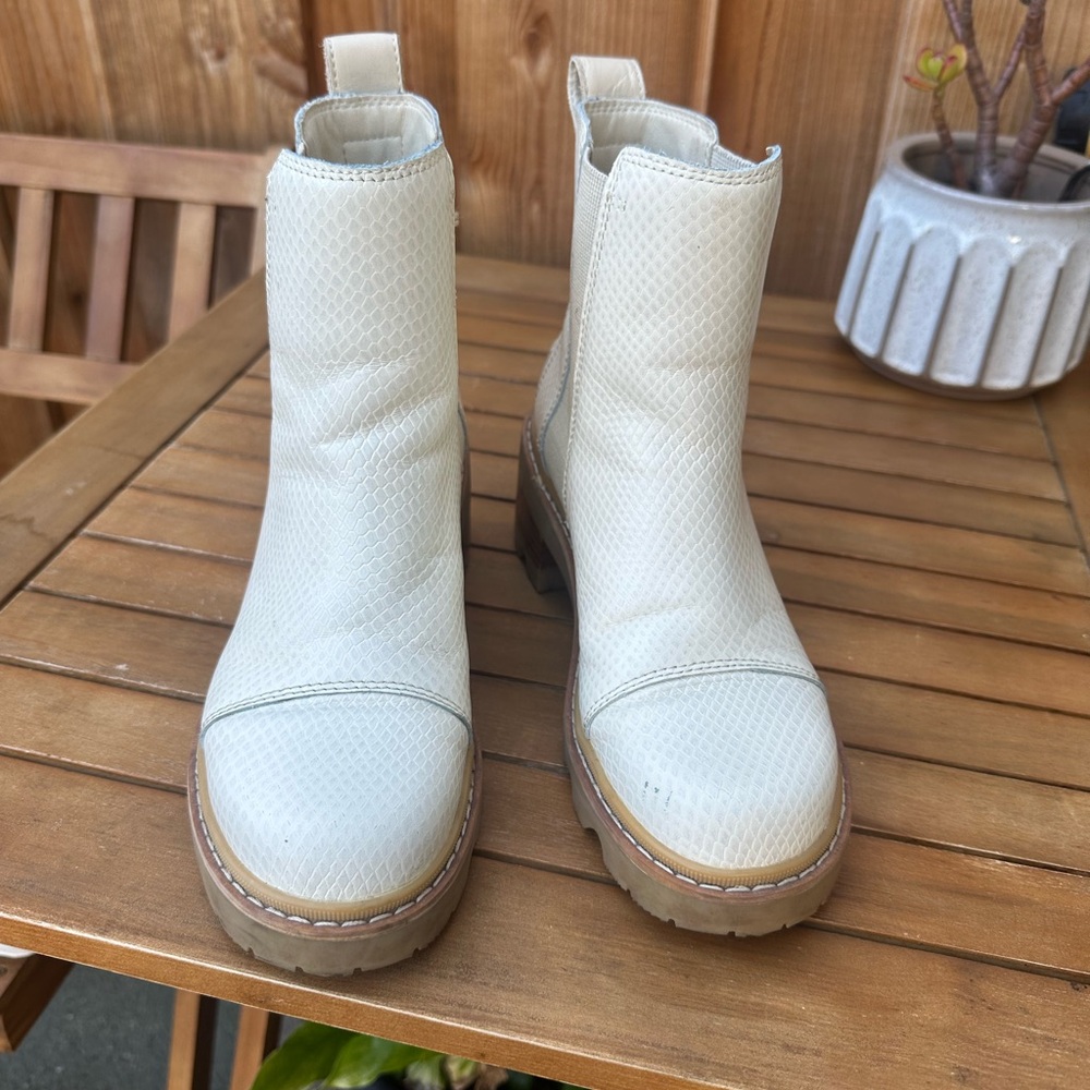 Sorel Joan Now boots